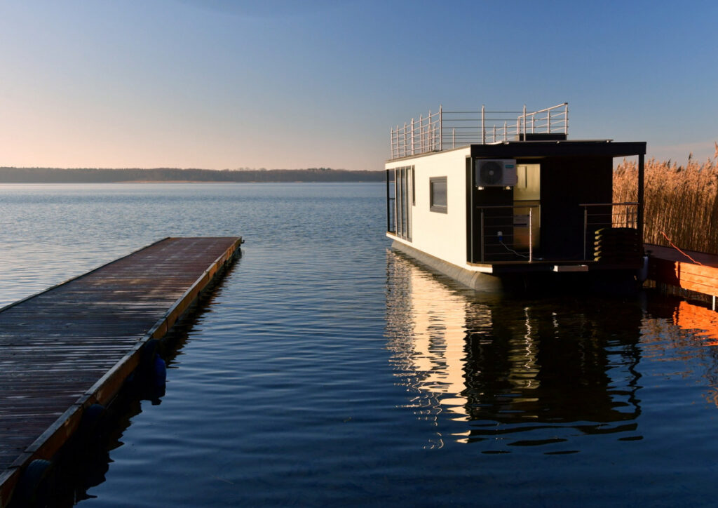 Mandalaj.HOUSE - wynajmij nowoczesny domek na wodzie