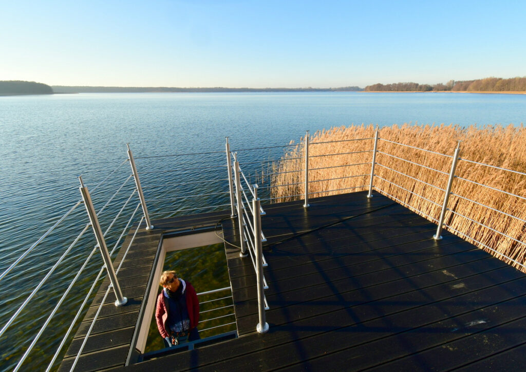 Taras na dachu naszego nowoczesnego domku na wodzie