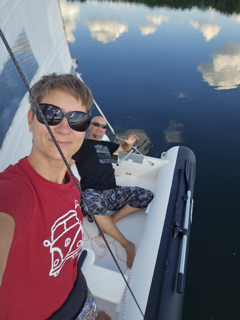 Testujemy żaglówkę DinghyGo, która w sezonie będzie w naszej wypożyczalni Mandalaj.HOUSE