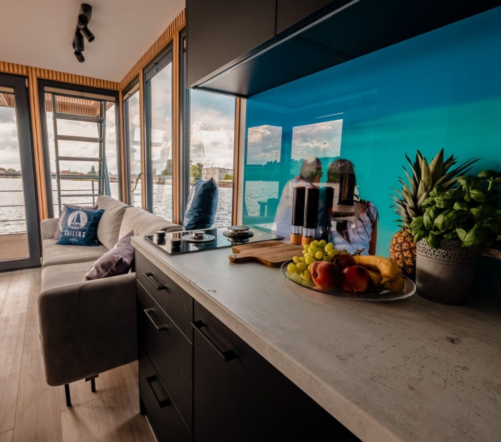 Co zabrać do domku na wodzie Mandalaj.HOUSE?