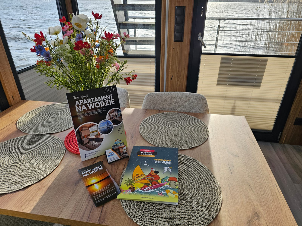 domek-na-wodzie-mandalaj-wnetrza (10)